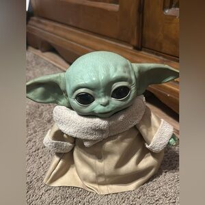 Moving Gorgu baby Yoda toy